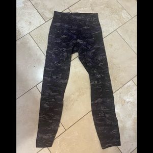 Align Size 4 pre owned Lululemon pants inseam 25’ in excellent condition.